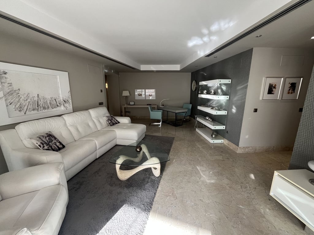 Apartment in Marbella - Image 2