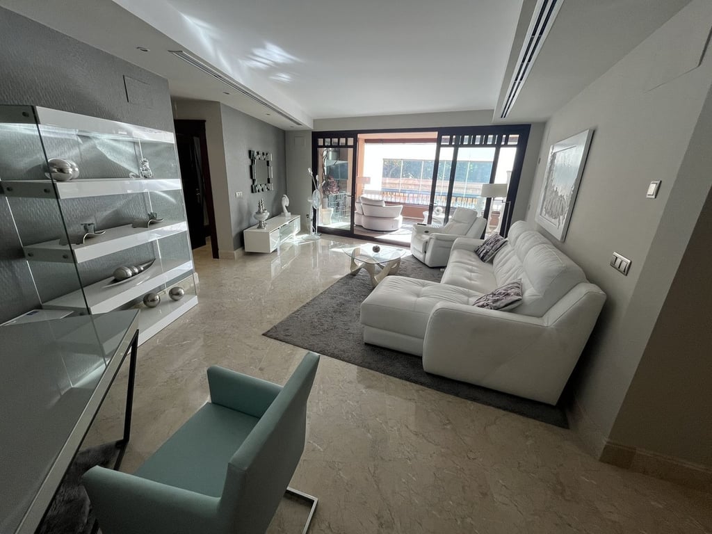 Apartment in Marbella - Image 3