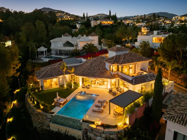 Villa in Benahavis - view 1