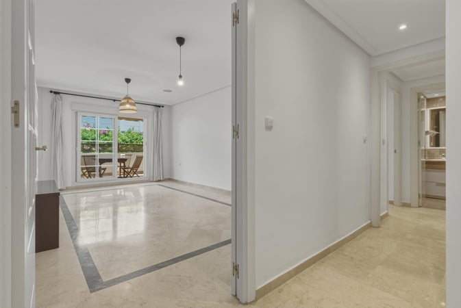 Apartment in Nueva Andalucia - view 1