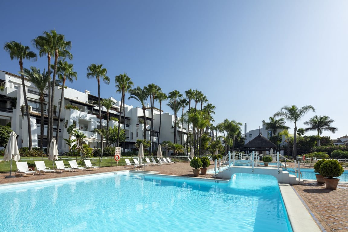 Apartment in Nueva Andalucia - Image 3