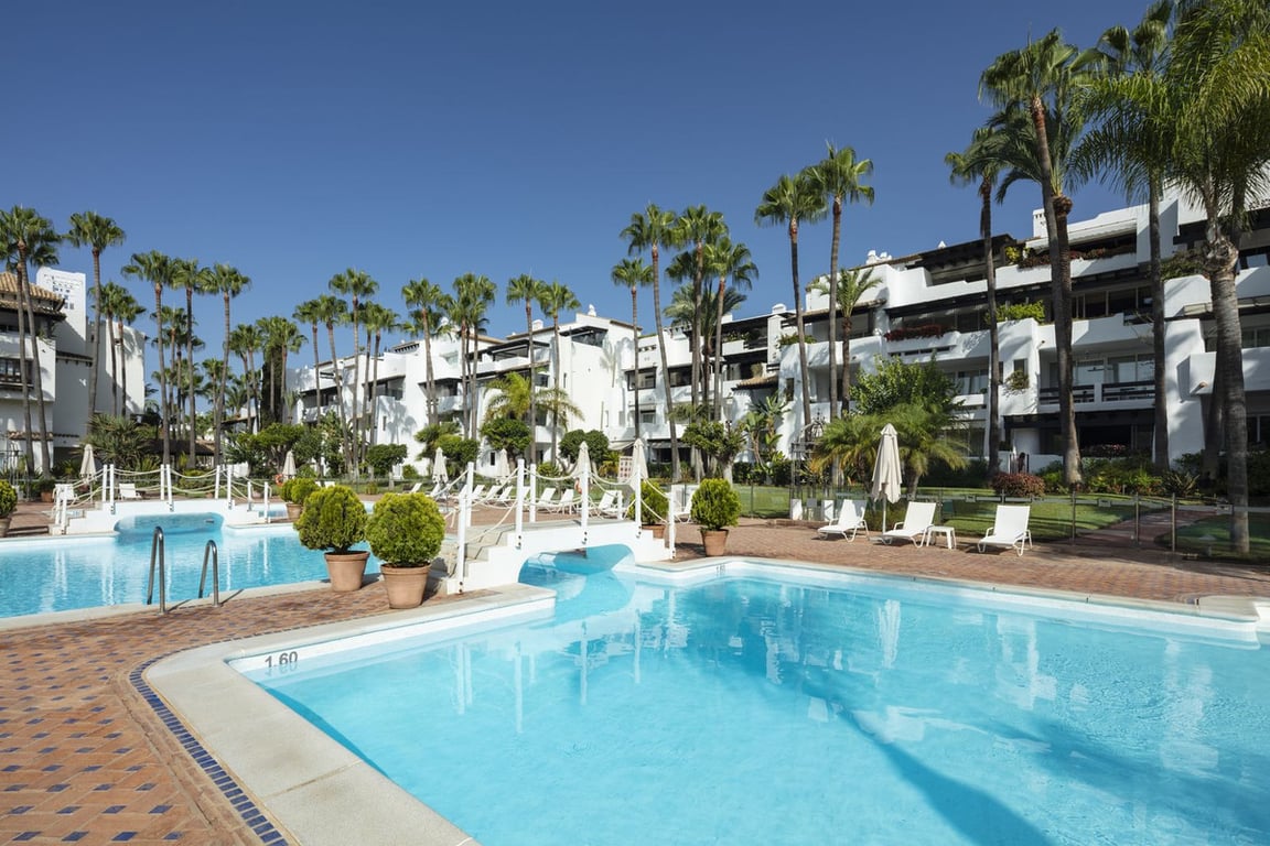 Apartment in Nueva Andalucia - Image 2