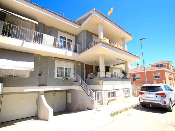 House in Los Palacios - view 1