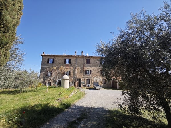 House in Volterra - view 1