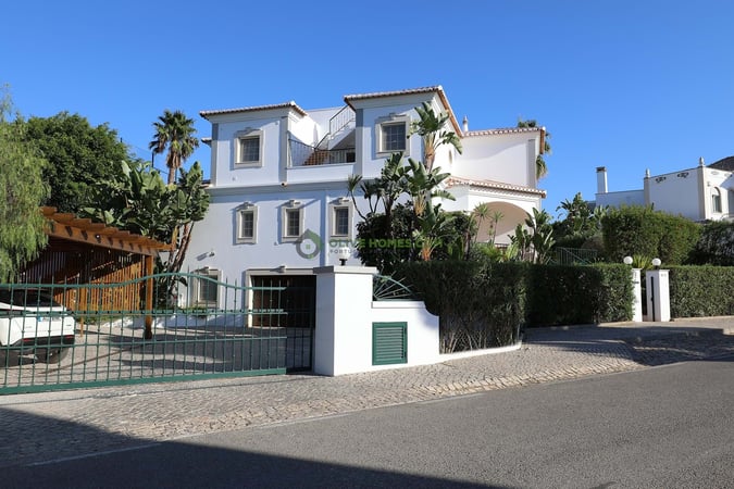 Villa in Quarteira - view 1
