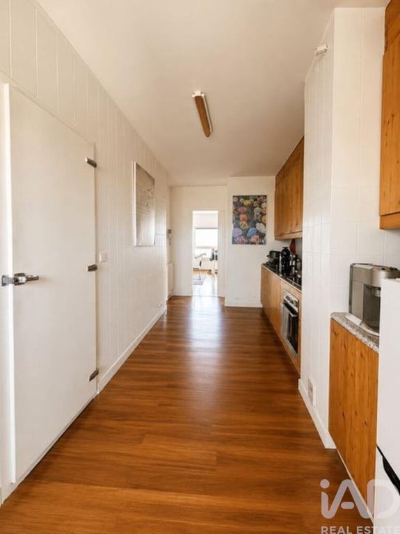 Apartment in Lordelo do Ouro - Image 2