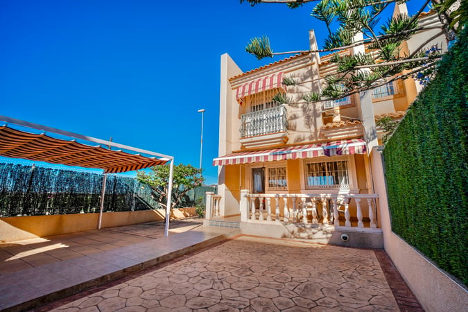 House in Guardamar del Segura - view 1