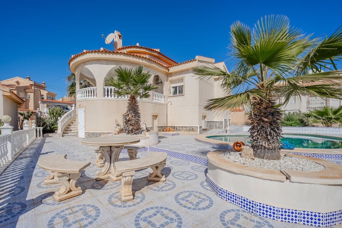 House in Rojales - view 1