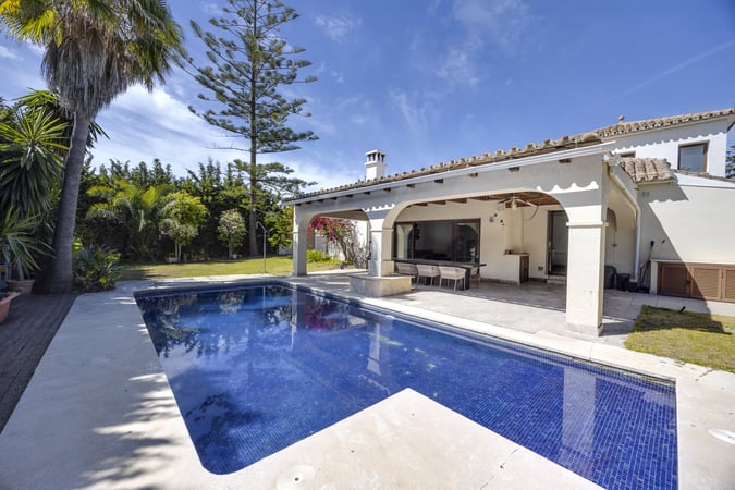 Villa in Bel-Air - view 1