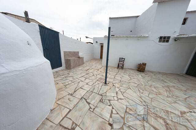 House in La Alfoquia - Image 3