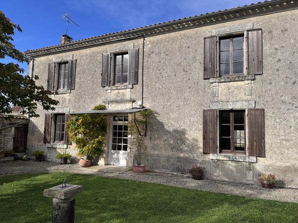 House in Genac - view 1