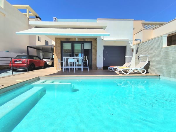 Villa in San Miguel de Salinas - view 1