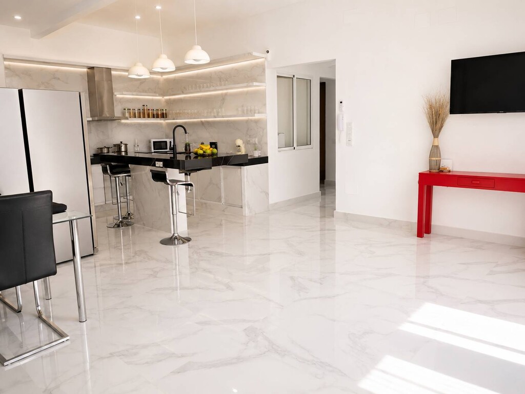 House in La Aparecida - Image 3