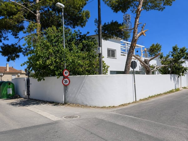 House in La Aparecida - view 1