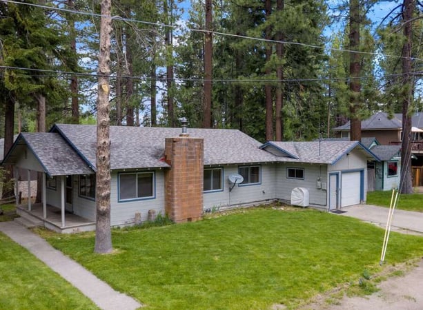 House in Lake Valley - view 1