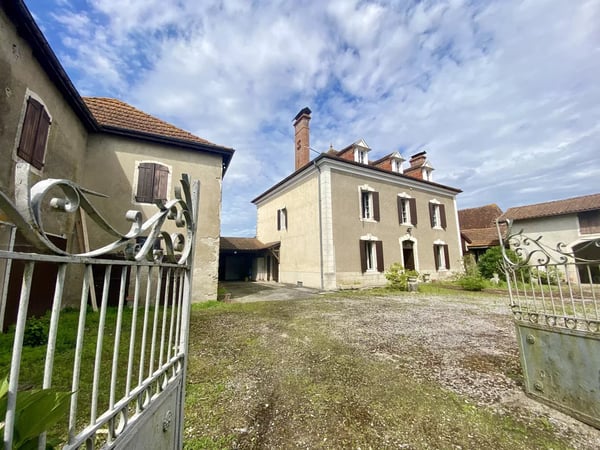 House in Escos - view 1