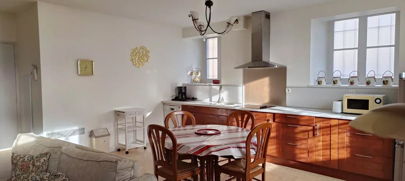 Apartment in Sauveterre-de-Bearn - Image 2