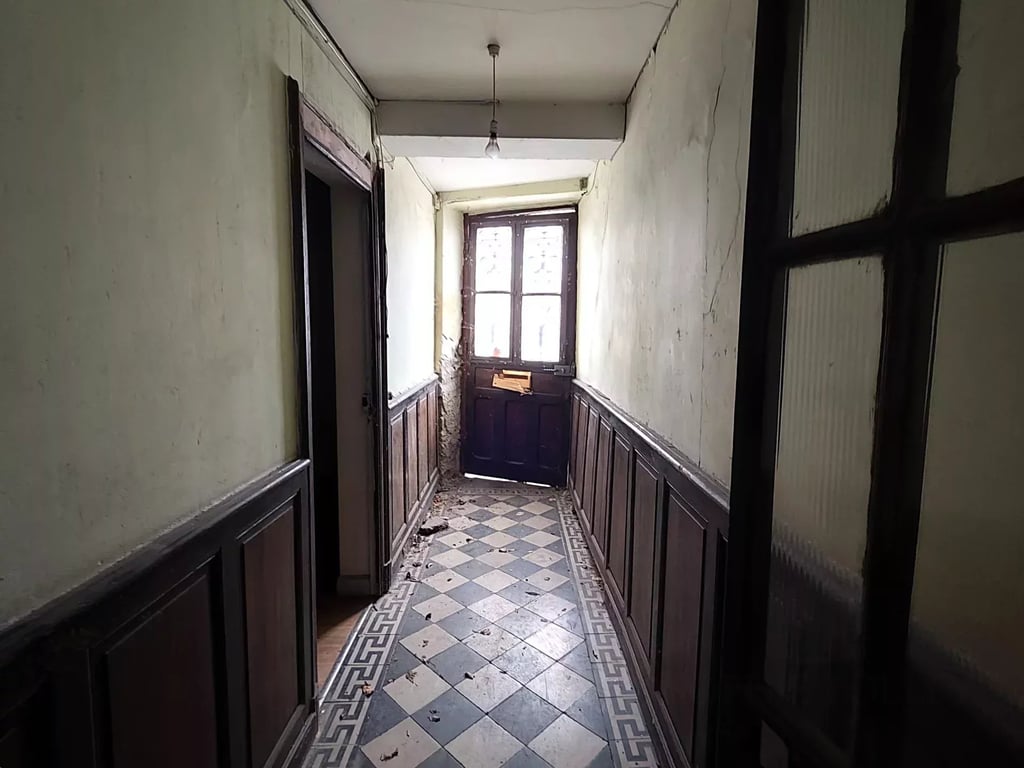 House in Sauveterre-de-Bearn - Image 2