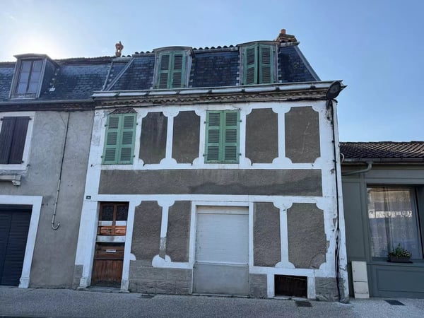 House in Sauveterre-de-Bearn - view 1