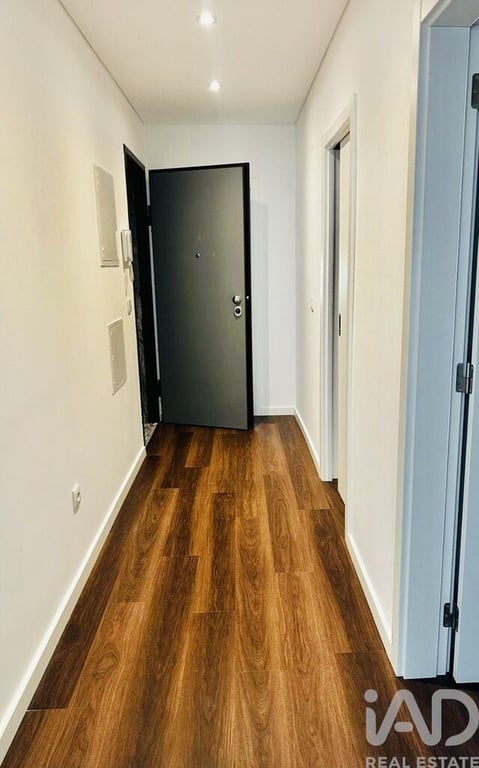 Apartment in Almada - Image 3