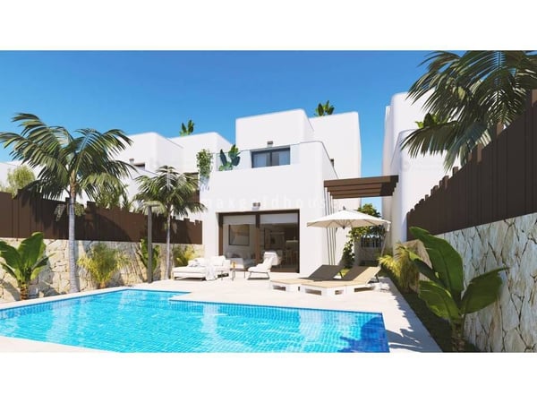 Villa in Mil Palmeras - view 1
