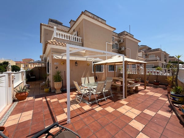 House in La Zenia - view 1