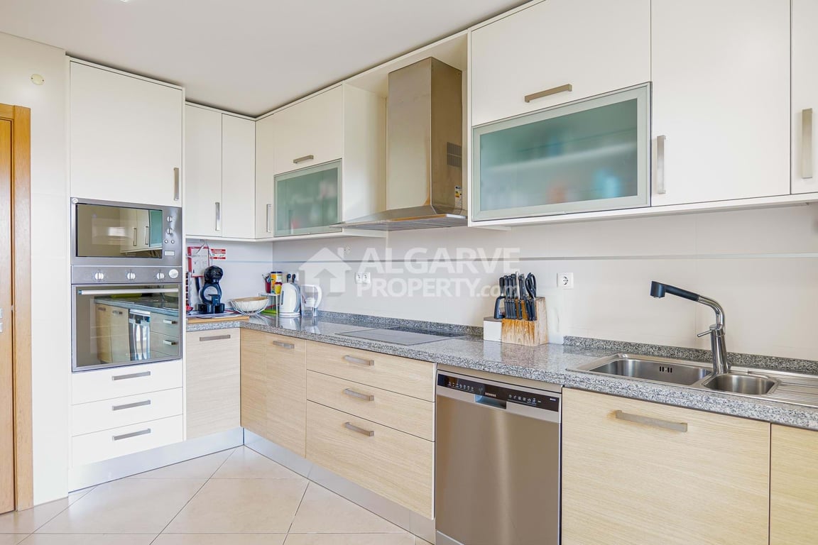 Apartment in Quarteira - Image 3
