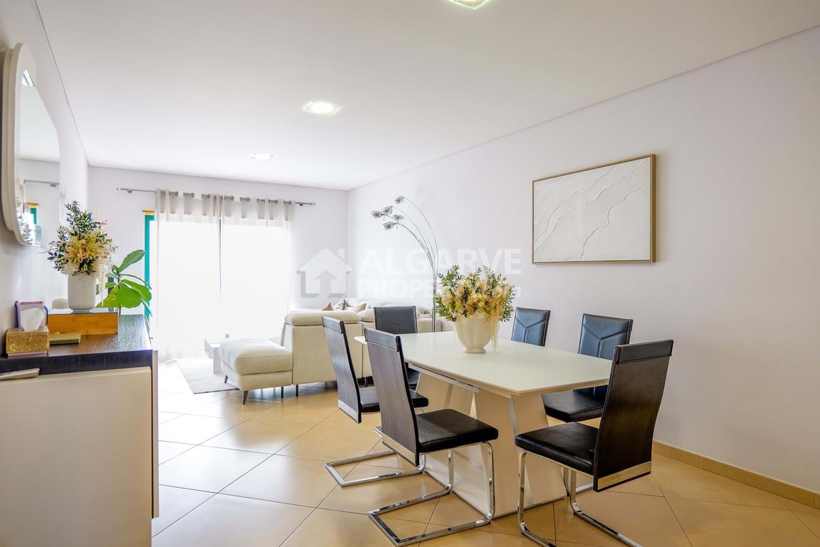 Apartment in Quarteira - Image 2