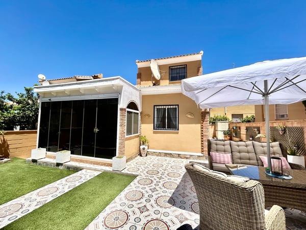 Villa in Residencia los Altos - view 1