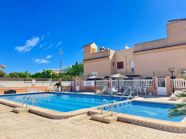Apartment in Residencia los Altos - view 1