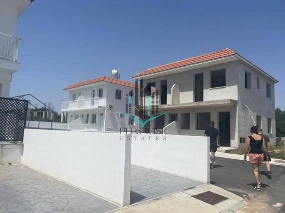 Villa in Paralimni - view 1