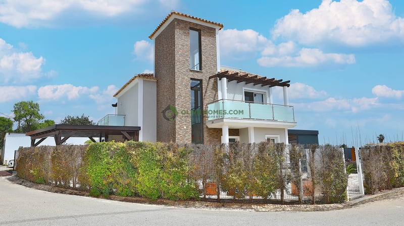 Villa in Estibeira - view 1