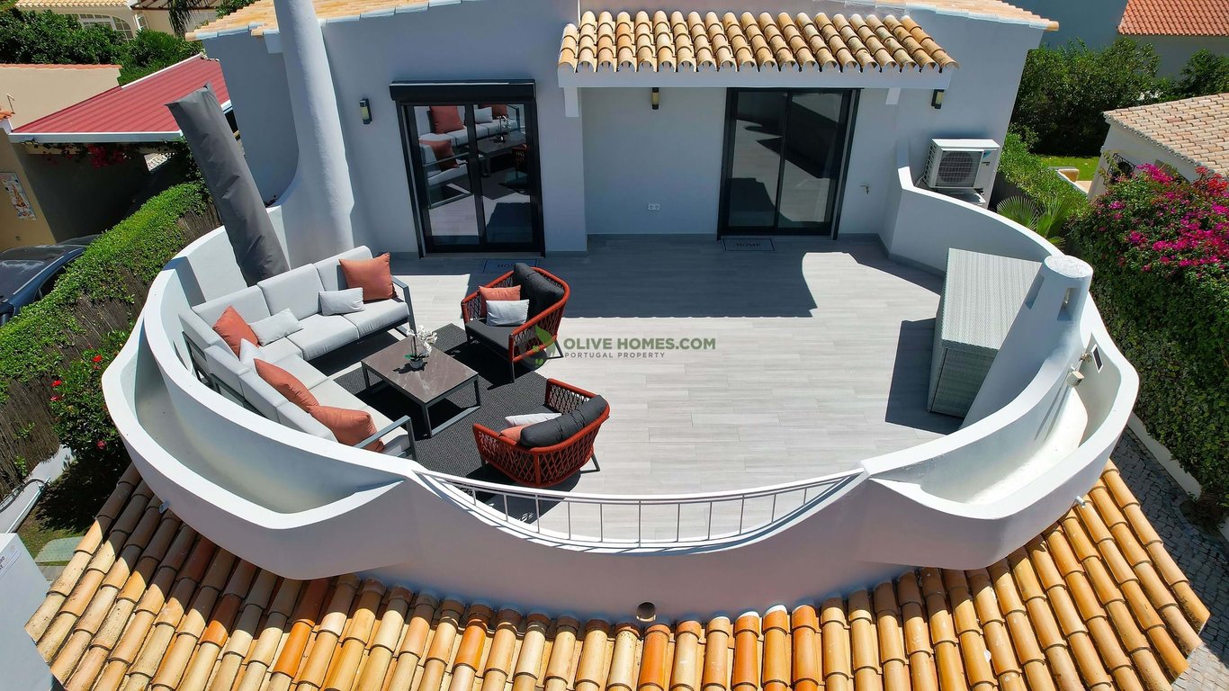 Villa in Quarteira - Image 2