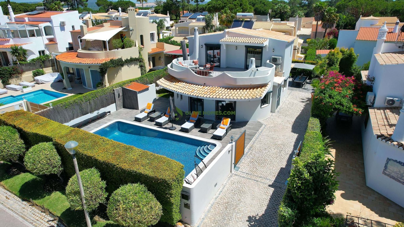 Villa in Quarteira