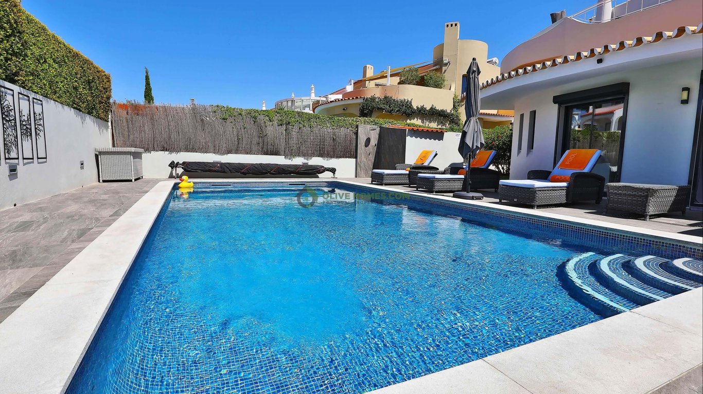 Villa in Quarteira - Image 3