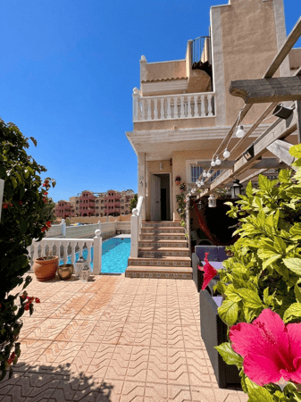 Villa in Villamartin - view 1