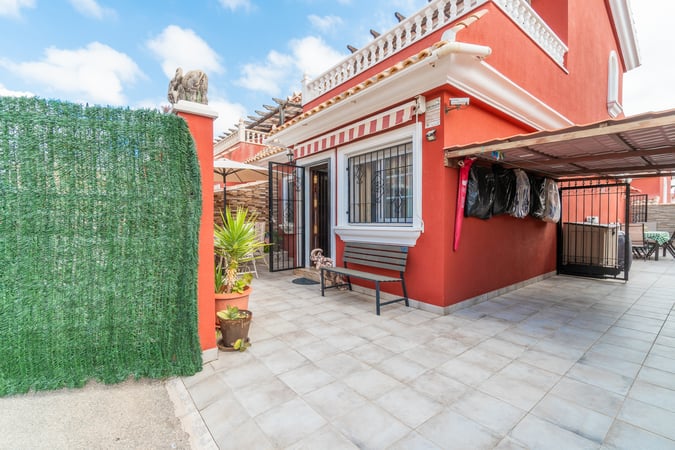 Villa in Playa Flamenca - view 1
