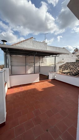 House in Guaro - view 1