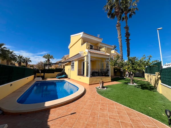 House in Los Dolses - view 1