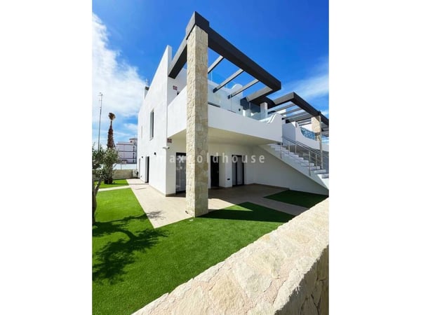 Villa in Villamartin - view 1