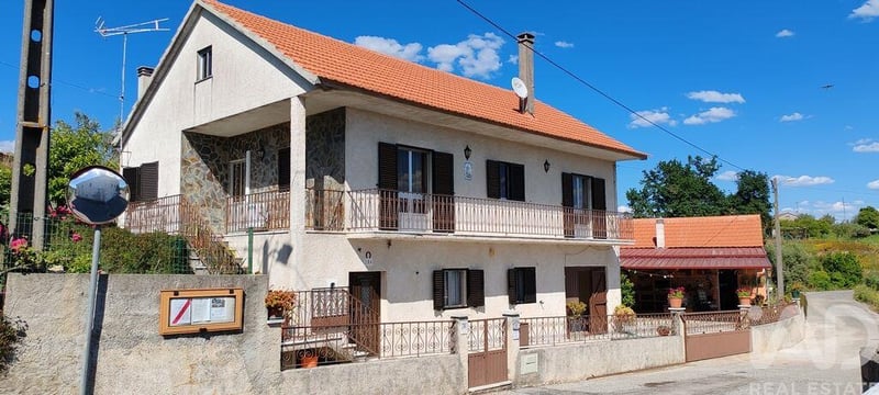 House in Graca - view 1