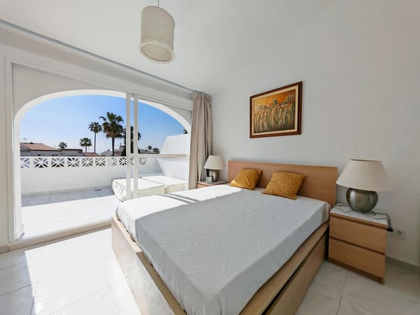 Villa in Manilva - view 1