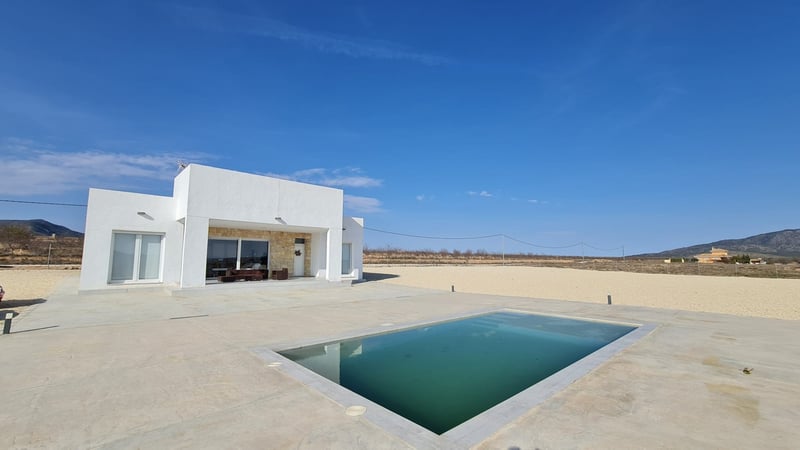 Villa in Pinoso - view 1