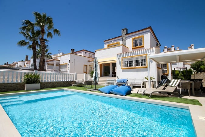 Villa in Los Dolses - view 1