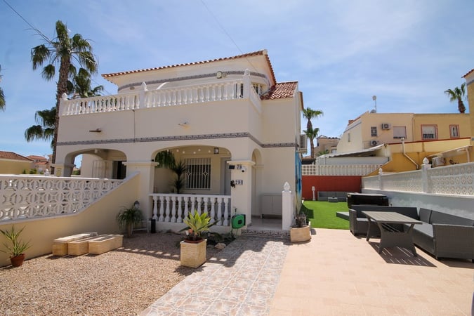Villa in La Zenia - view 1