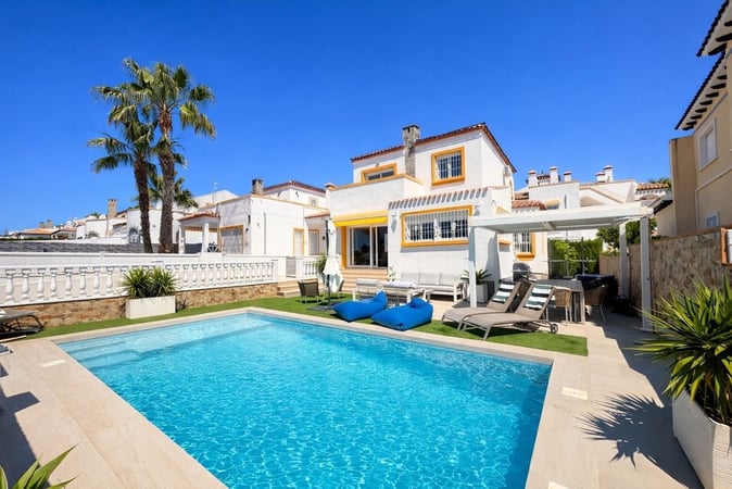 Villa in Los Dolses - view 1