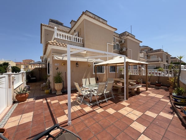 House in La Zenia - view 1