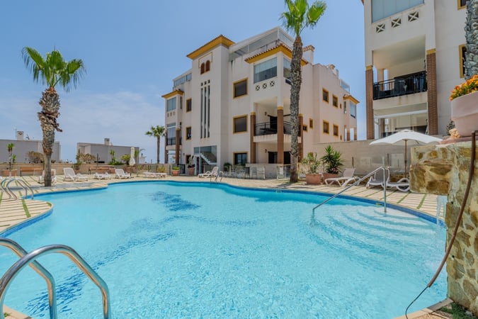 House in Guardamar del Segura - view 1
