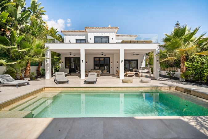 Villa in Artola - view 1
