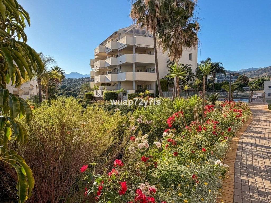 Apartment in Elviria